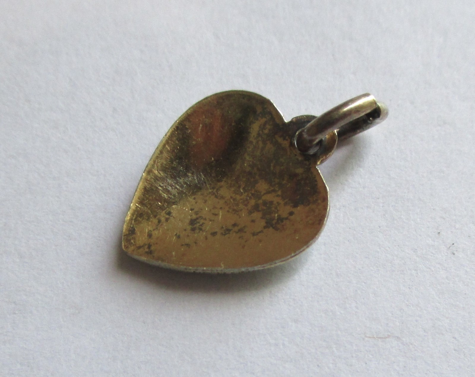 1/2in SMALL VINTAGE STERLING SILVER ENAMEL FLOWER HEART CHARM Gold Wash