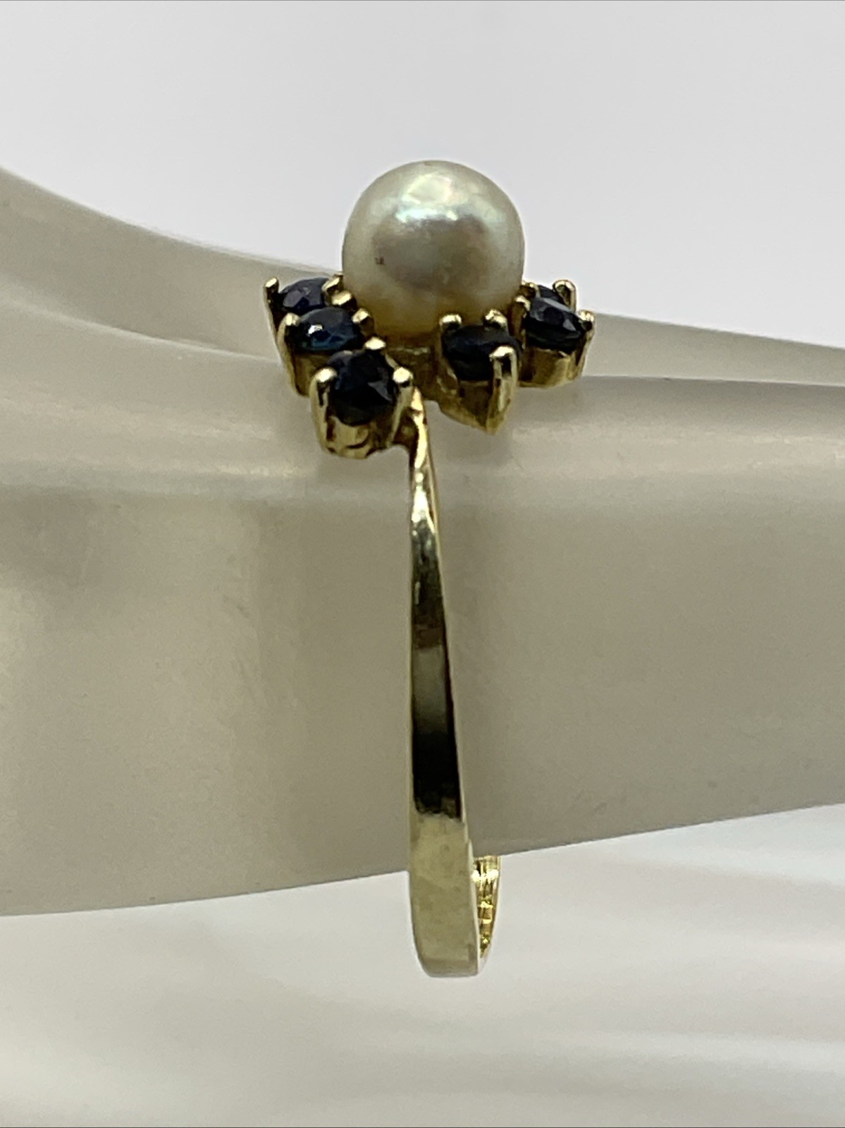VINTAGE HANDMADE Solid 14K Yellow Gold White Pearl & Blue Sapphire Ladies Ring