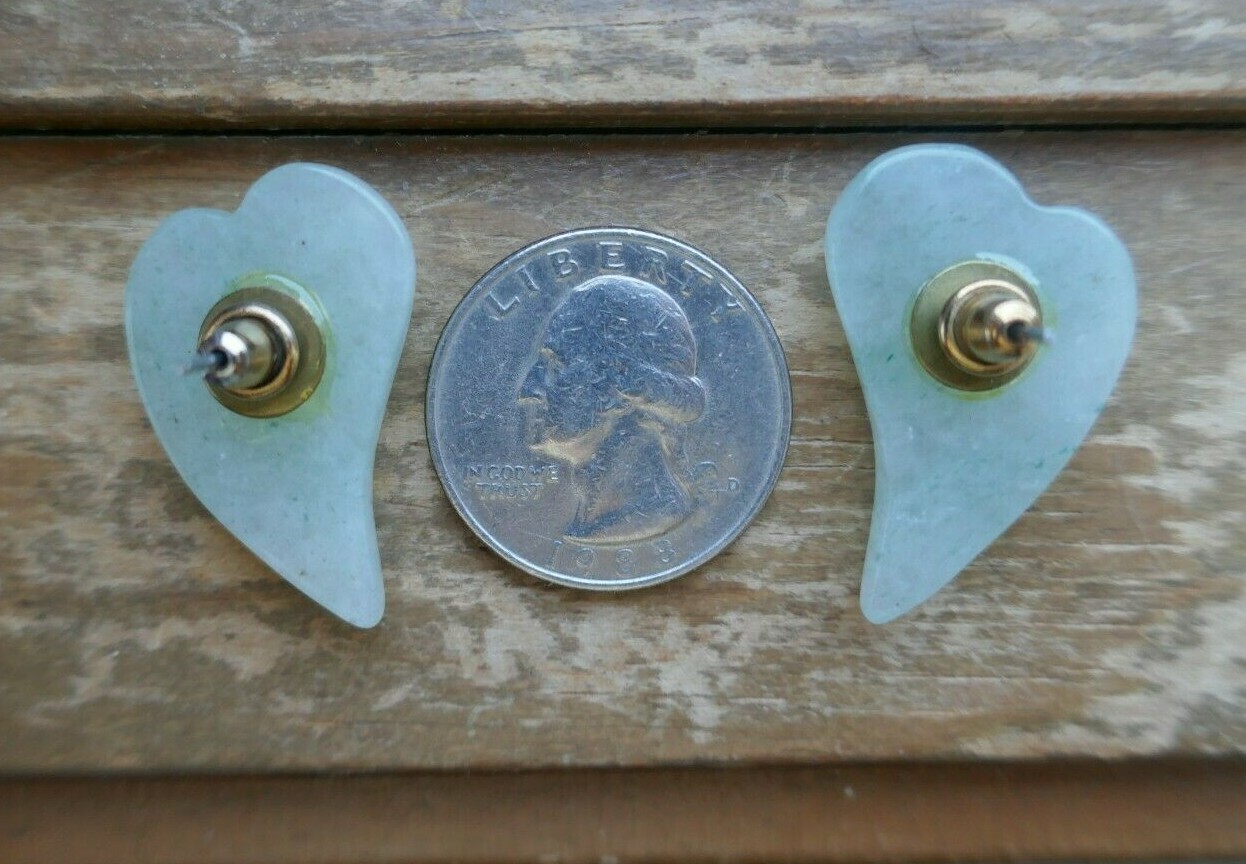 VTG 1980s Green Aventurine 30mm Curved Heart Shaped Pierced Earrings 1 + 1/8″ L