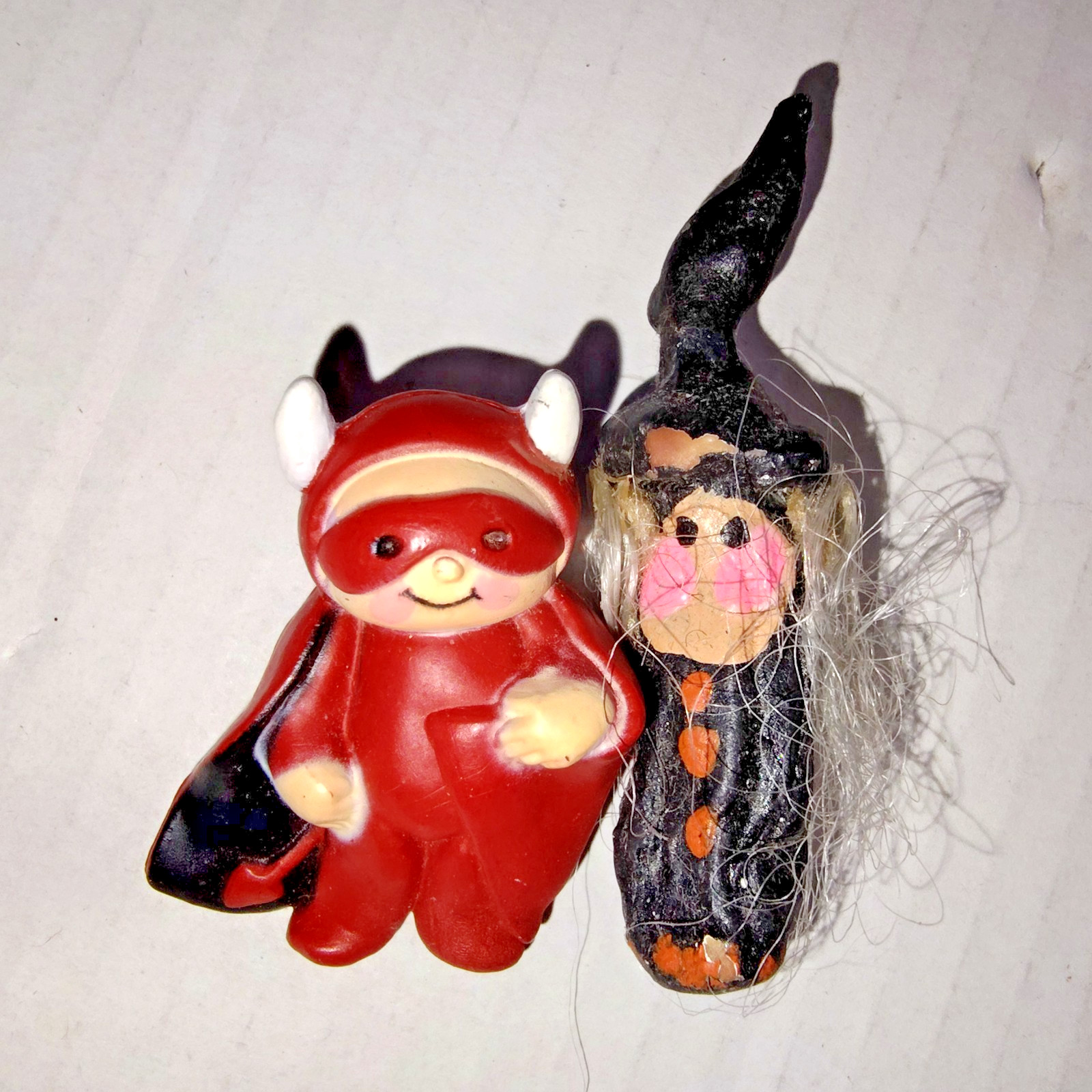VTG 1980s Fun World Devil & Witch Halloween Pin Lot – Collectible Brooches
