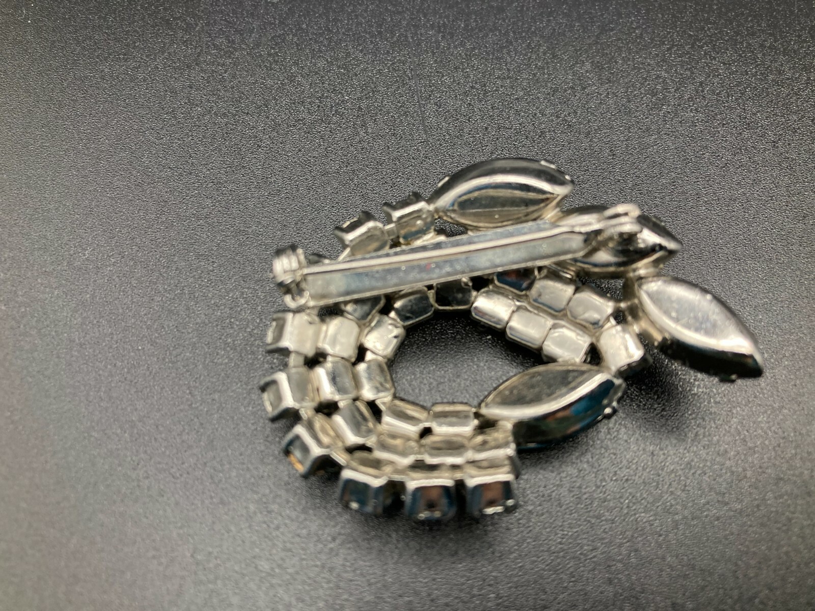 Vintage Aquamarine Crystal Art Deco Bejeweled Swirl Ribbon Teardrop Brooch Pin