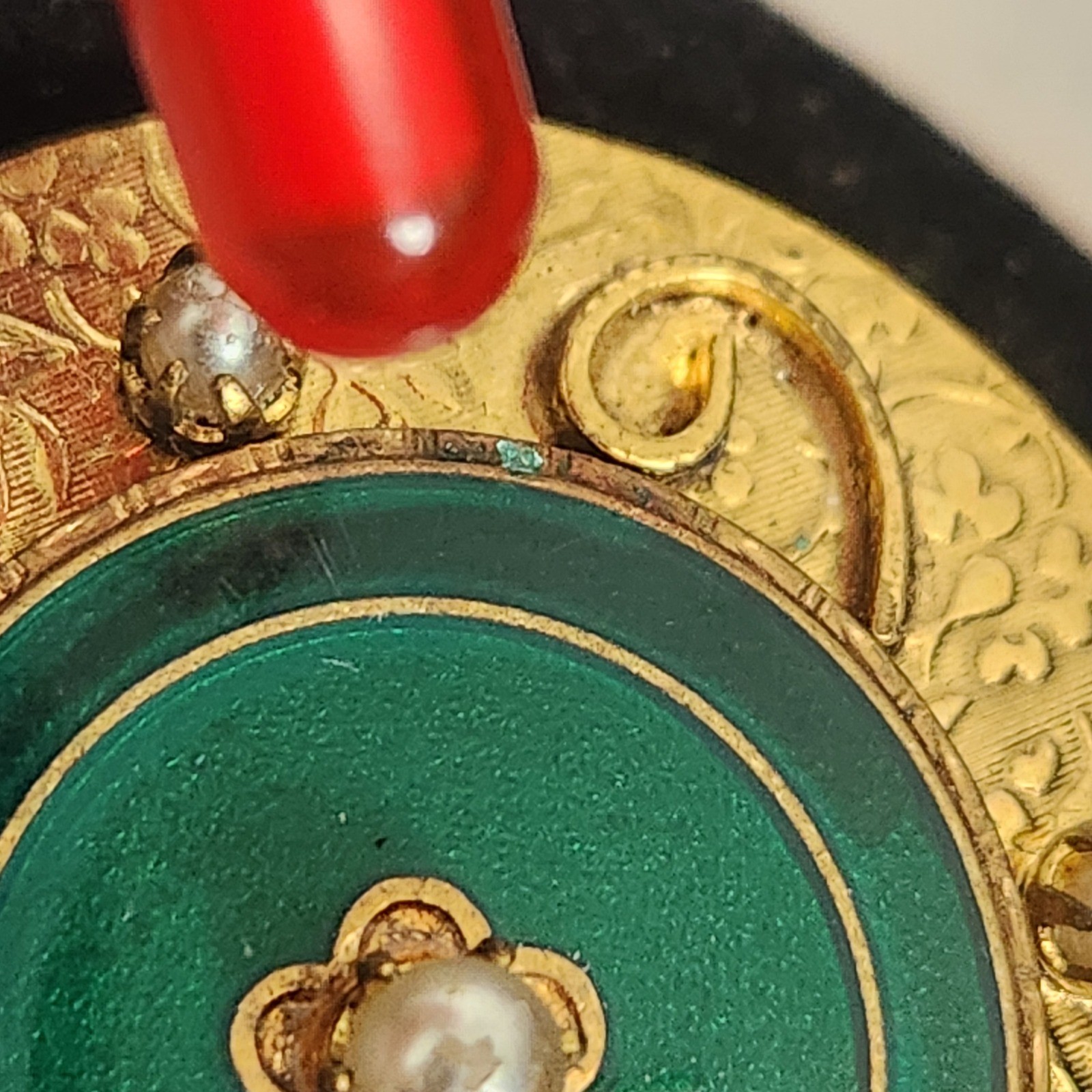 Antique Victorian Style Gold Tone Green Enamel Seed Pearl Round Floral pendant
