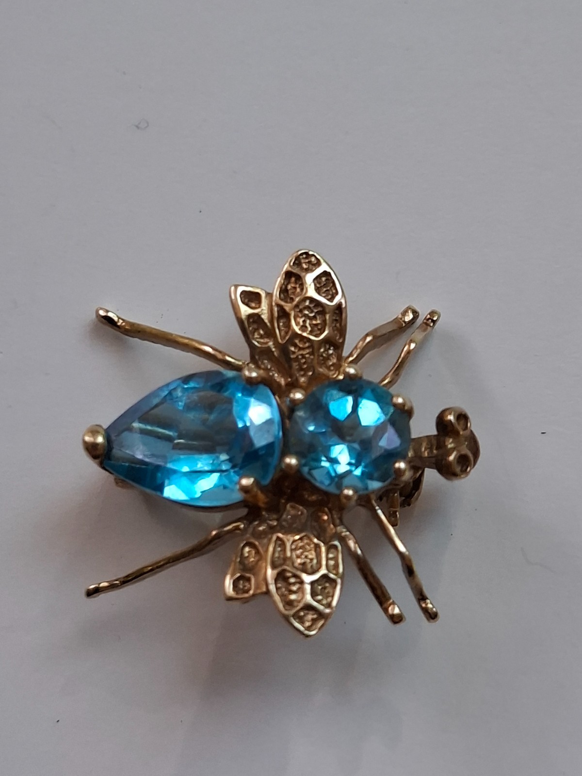 10k Yellow Gold Blue Topaz Bee Bug Fling Insect Pin Pendant Brooch