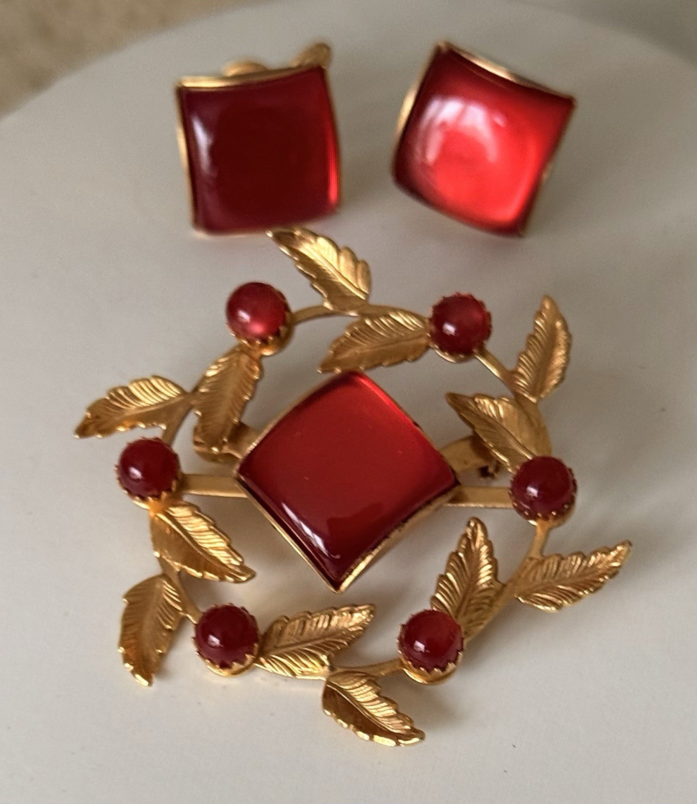 Vintage Fire Red Theromset Necklace Earrings and Brooch Set Gold Tone