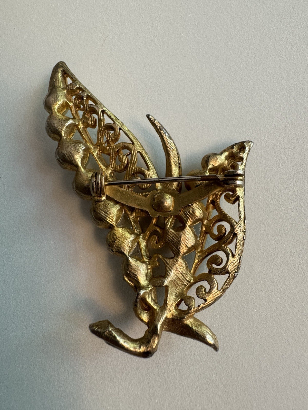Vtg Unsigned Gold Tone Faux Pearl Botanical Leaf Spray Pin Brooch Distressed