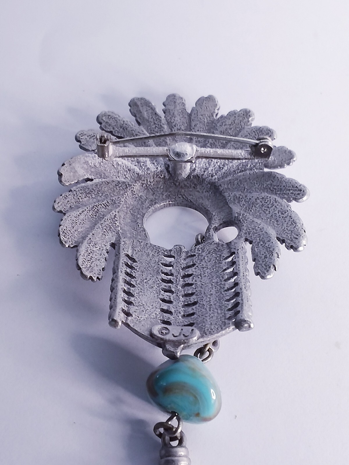 JJ Native American Headdress Broach Pewter Dangle Pin Chief Feathers Arrowhead