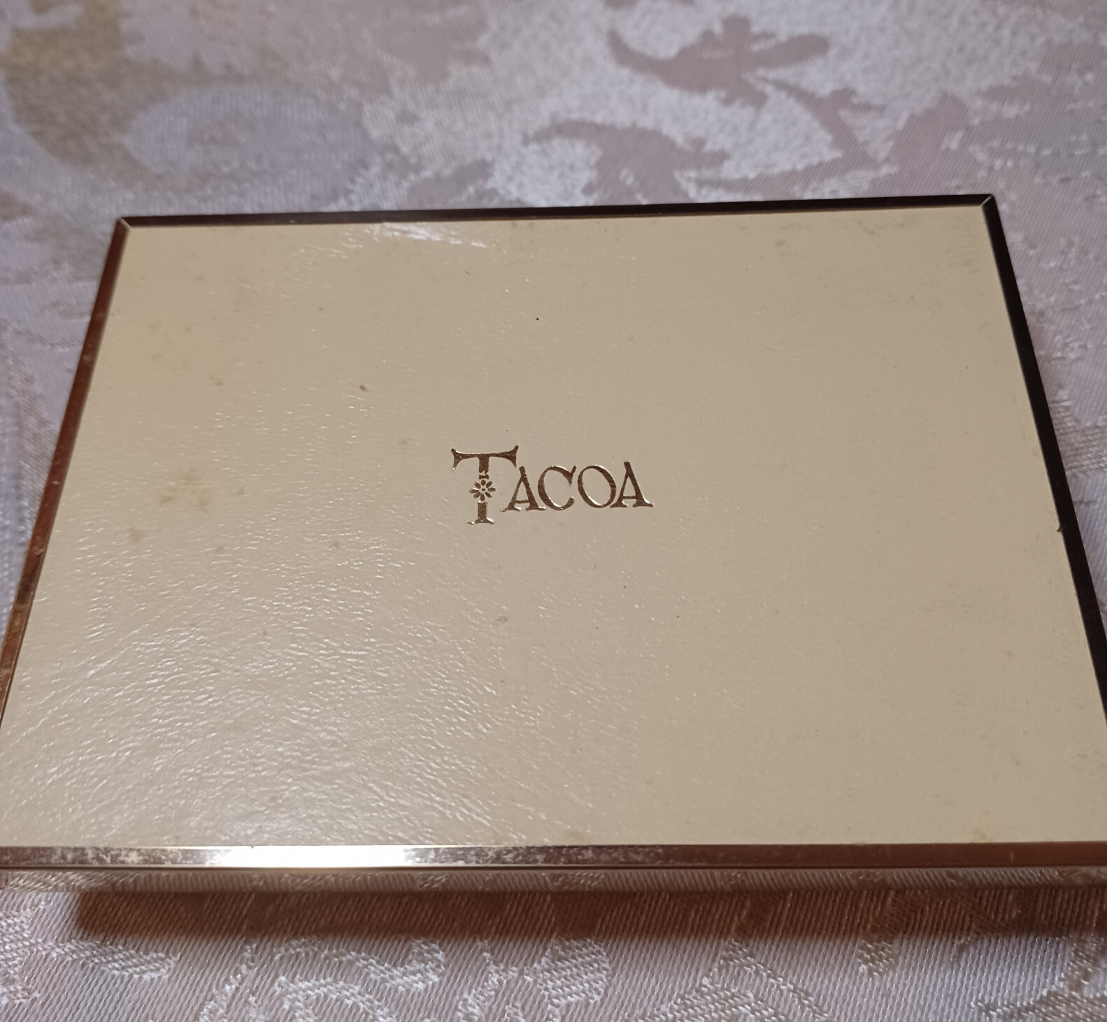 Beautiful Vintage TACOA Gold Tone Bow Shaped Brooch with Box (c)