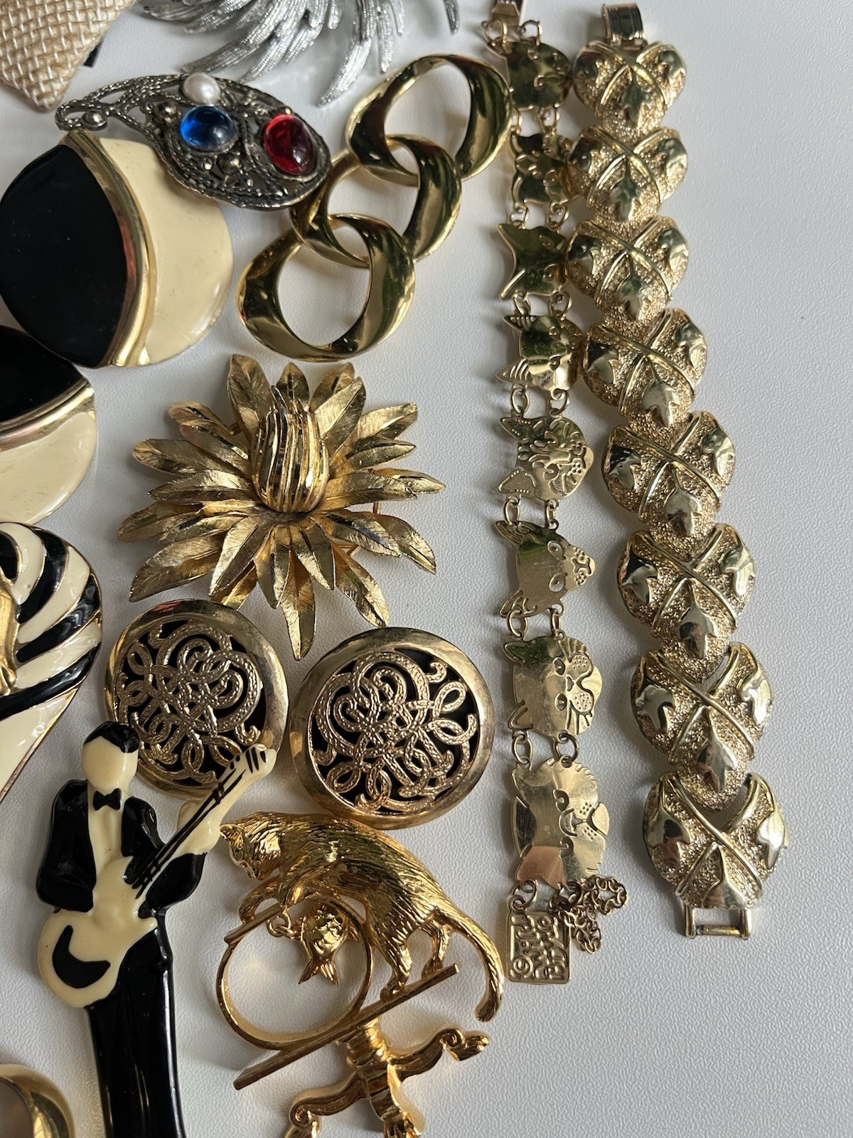 Vintage jewelry Lot Brooch Necklace Coro Coventri Avon Klum BSK STANNARD 1960-80