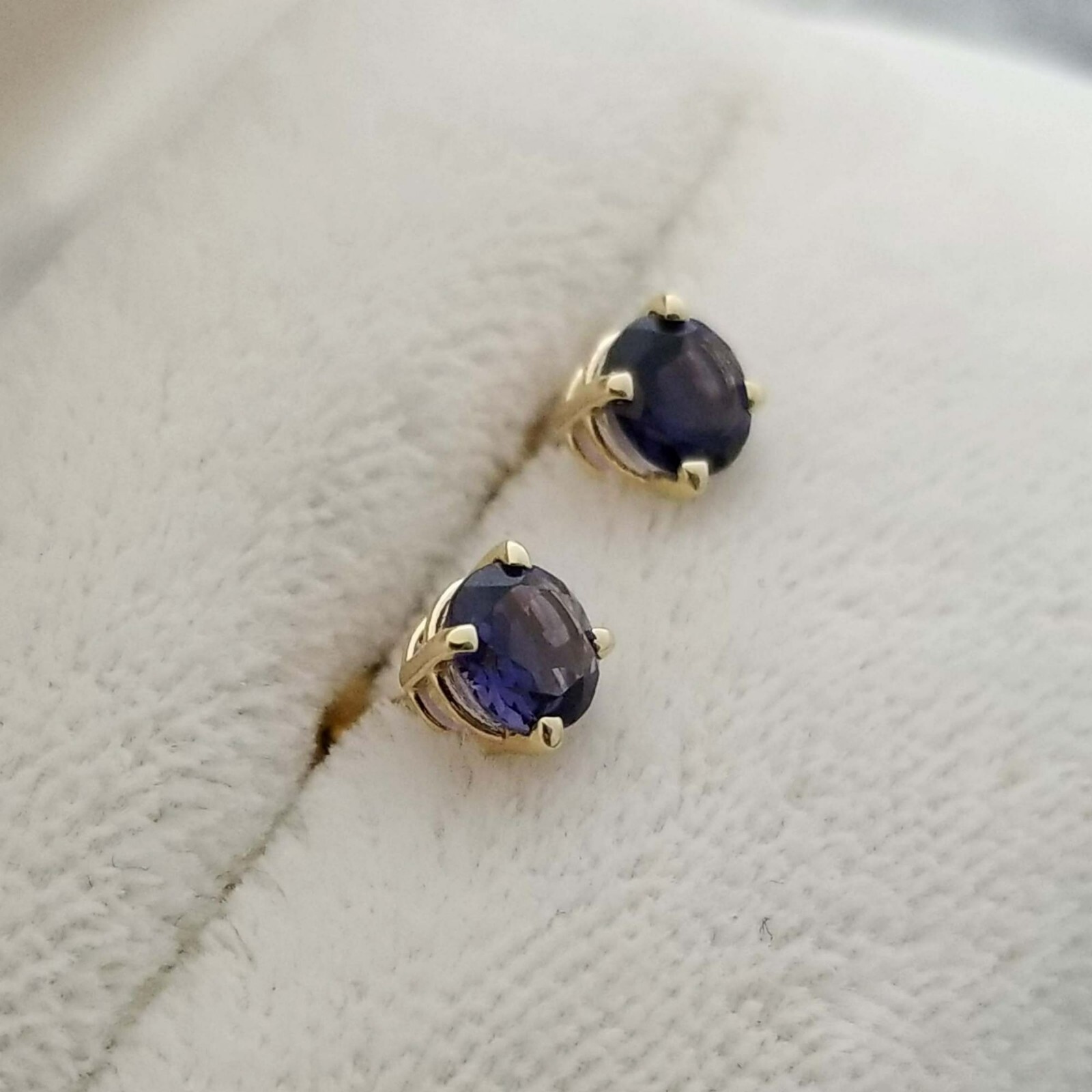 Vintage Iolite 14k Gold Post Earrings, 5mm Round Blue Purple Gemstone, Prong Set
