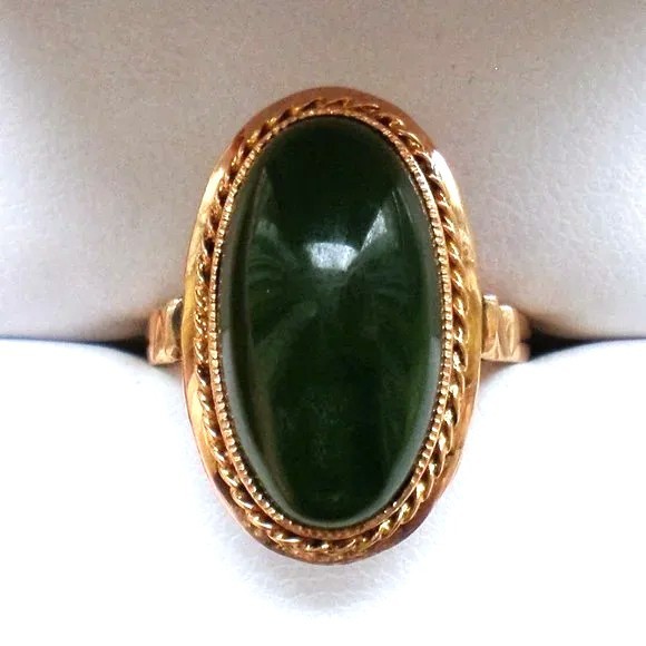 Vintage Solid 18K Rose Pink Gold Bezel Set Green Nephrite Jade Cocktail Ring
