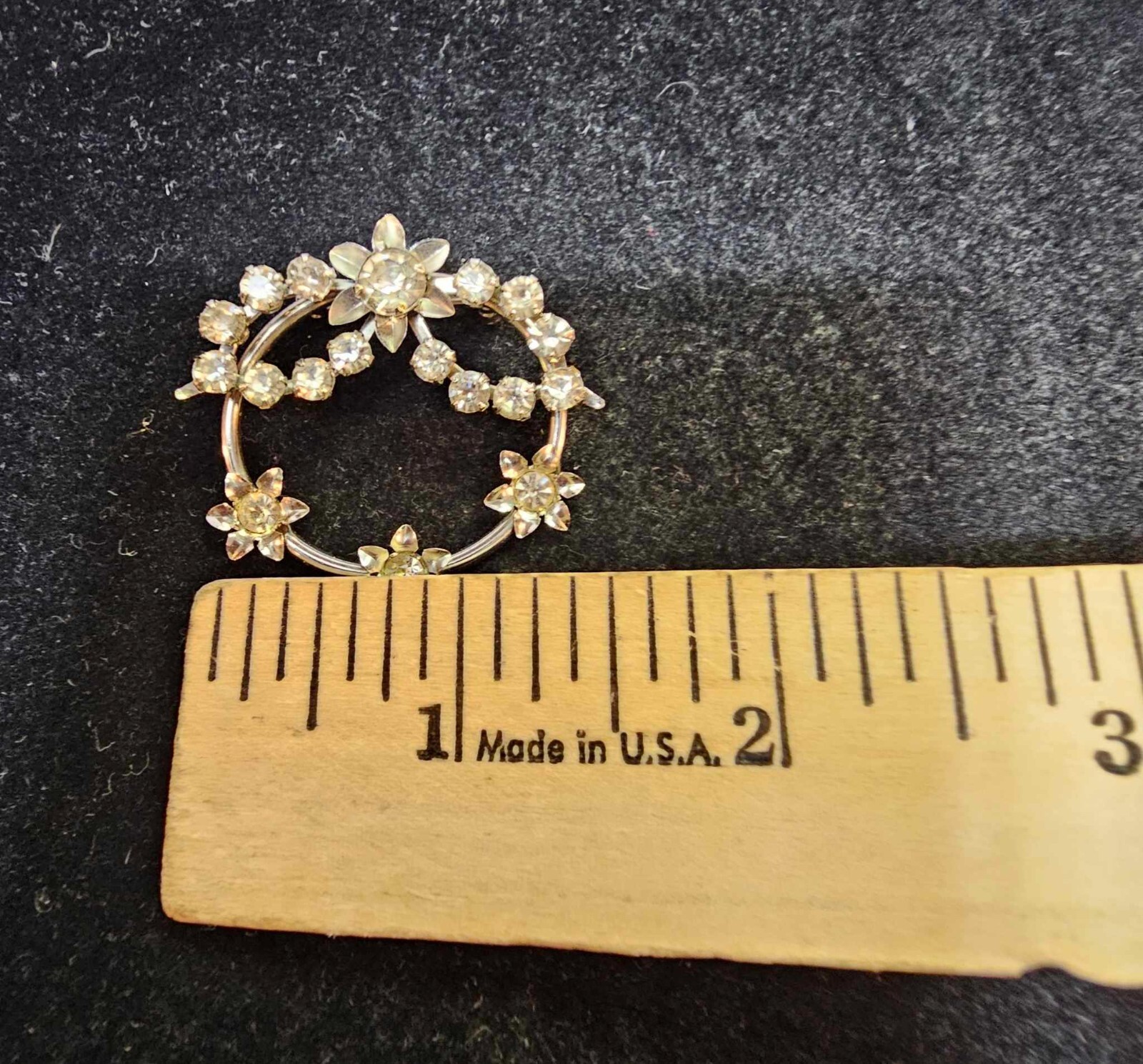 Vtg Silvertone Brooch Pin Floral Flowers Leaf on Round Circle- S81