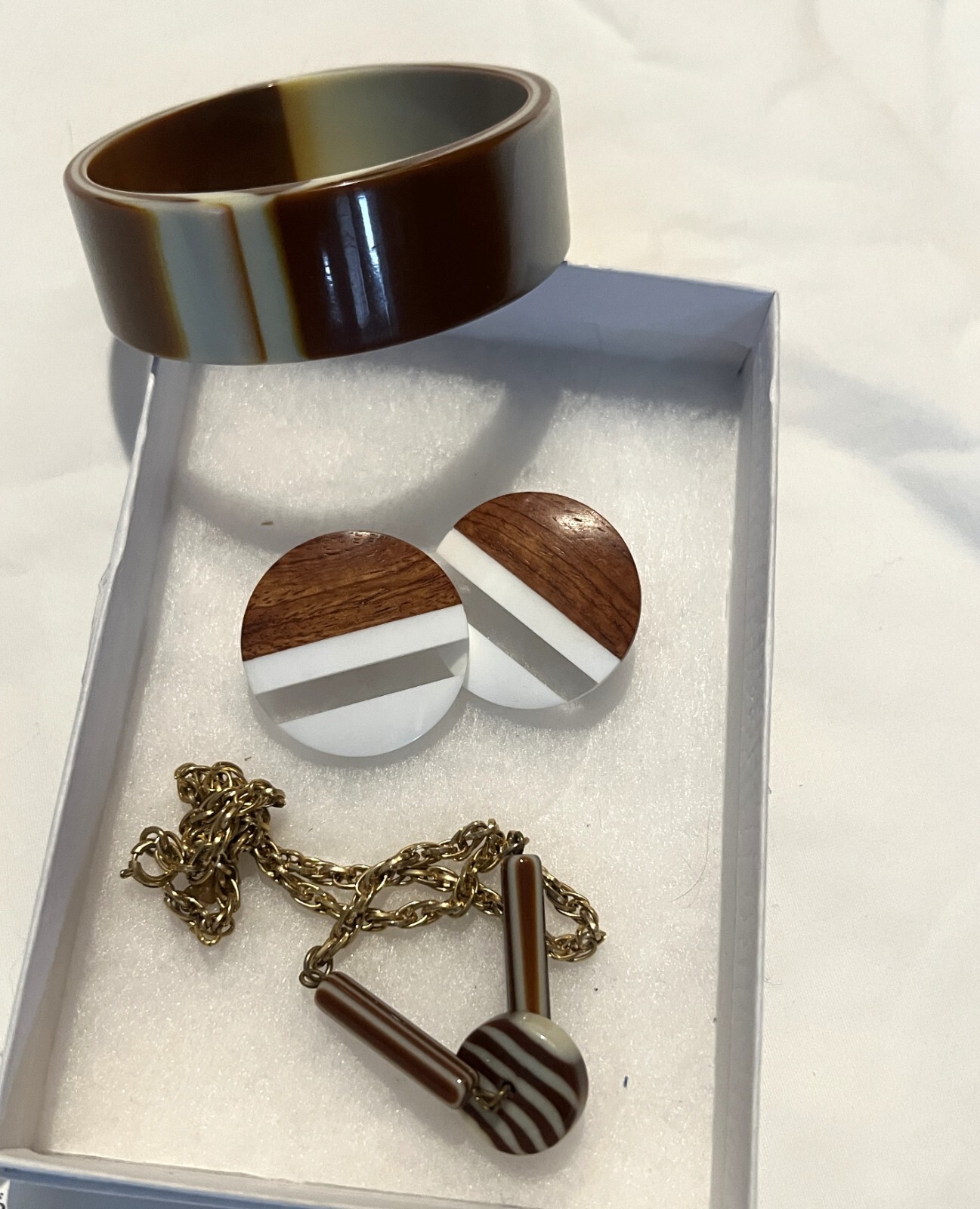 Celebrity NY Wood Cream and Brown Lucite Choker, Bangle Bracelet & Earrings Set
