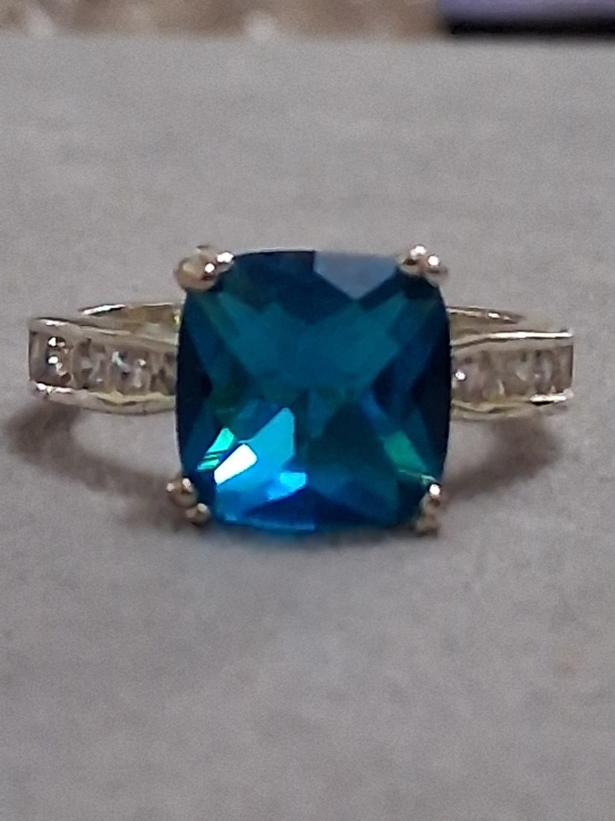 Blue cushion-cut glass stone ring w/clear stone accents, silverplate, SZ_7