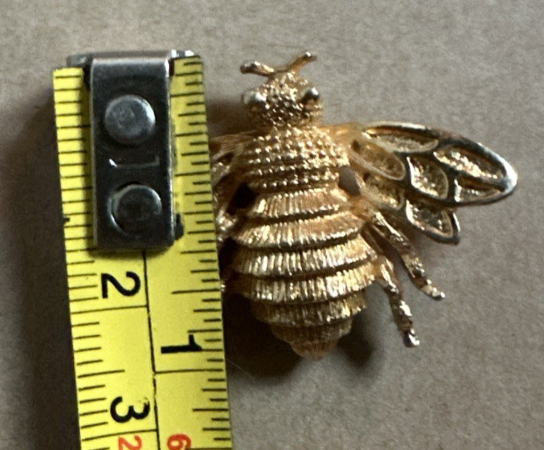 Vintage AVON Gold Tone Figural Bumble Bee Brooch Pin Insect Bug Costume Jewelry