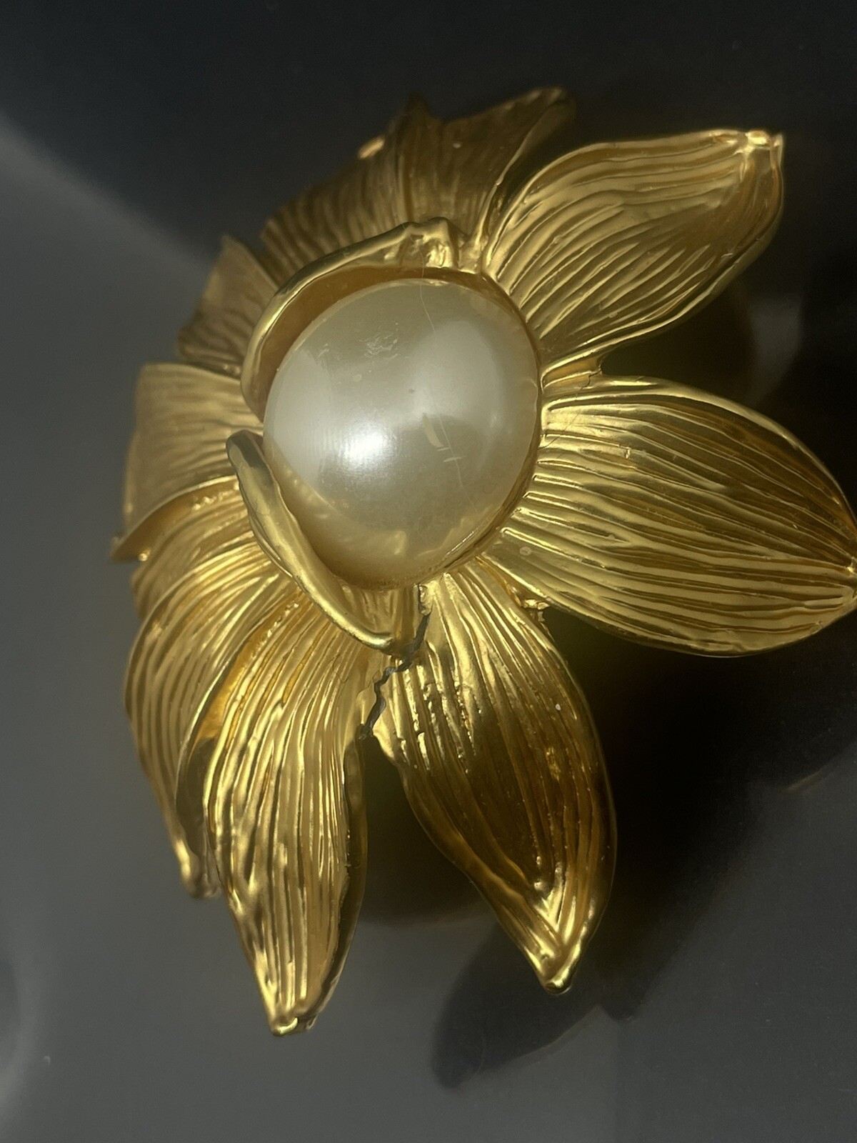 Vintage READ Dahlia Flower GoldTone Faux White Pearl Center 2.5” Pin Brooch
