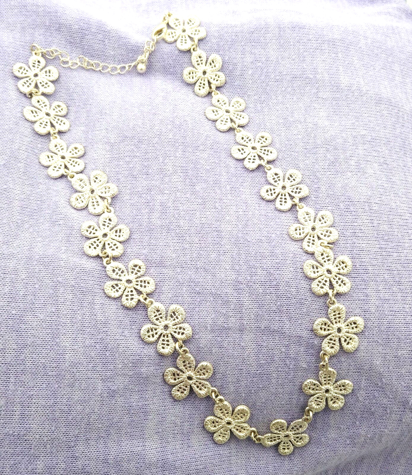 Stunning~~~18″ ~Ecru~~Heavy Metal Flower Necklace~~Artisan Made