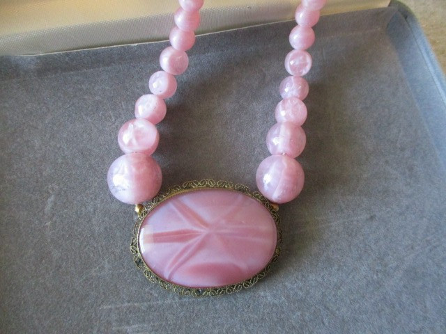 VINTAGE PINK GLASS 14K YELLOW GOLD BEAD CHOKER NECKLACE – 16.5″