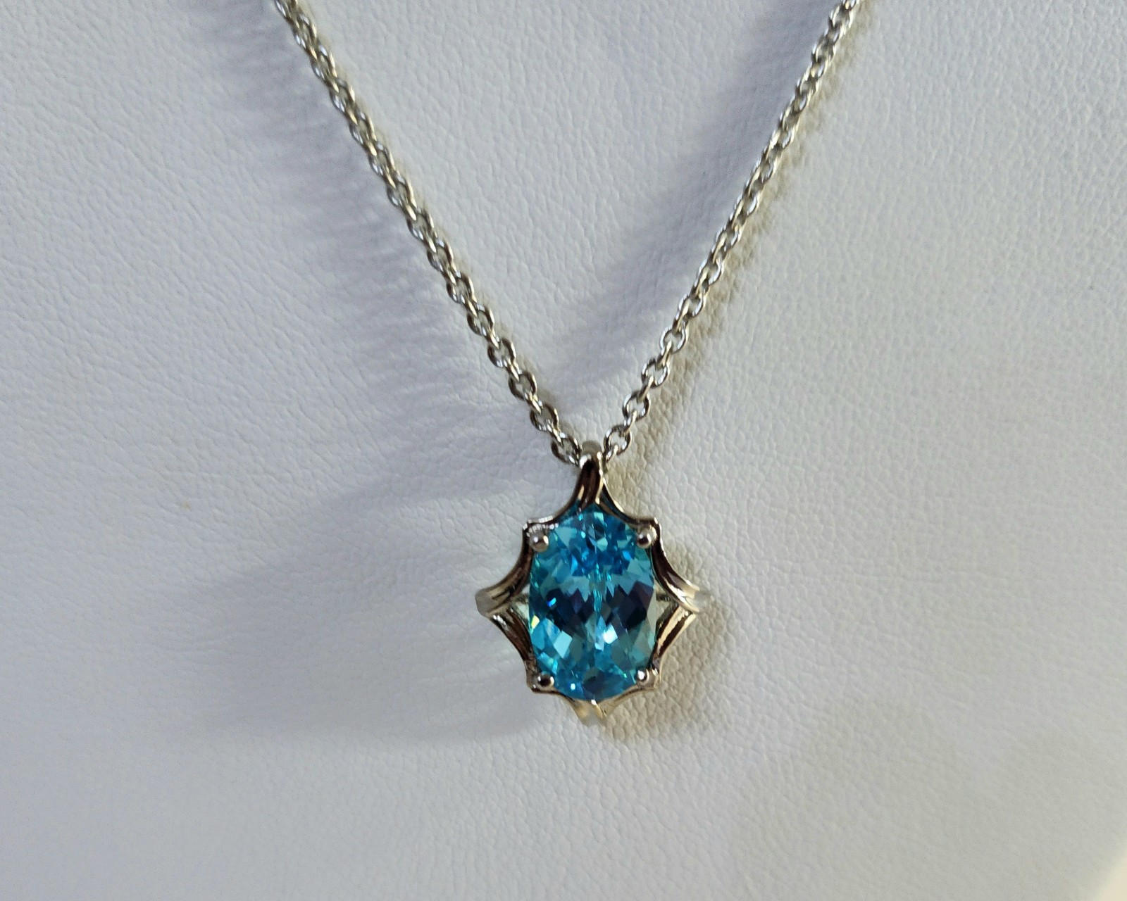Vintage Silver-Tone Pendant Necklace Oval Cut Blue Stone