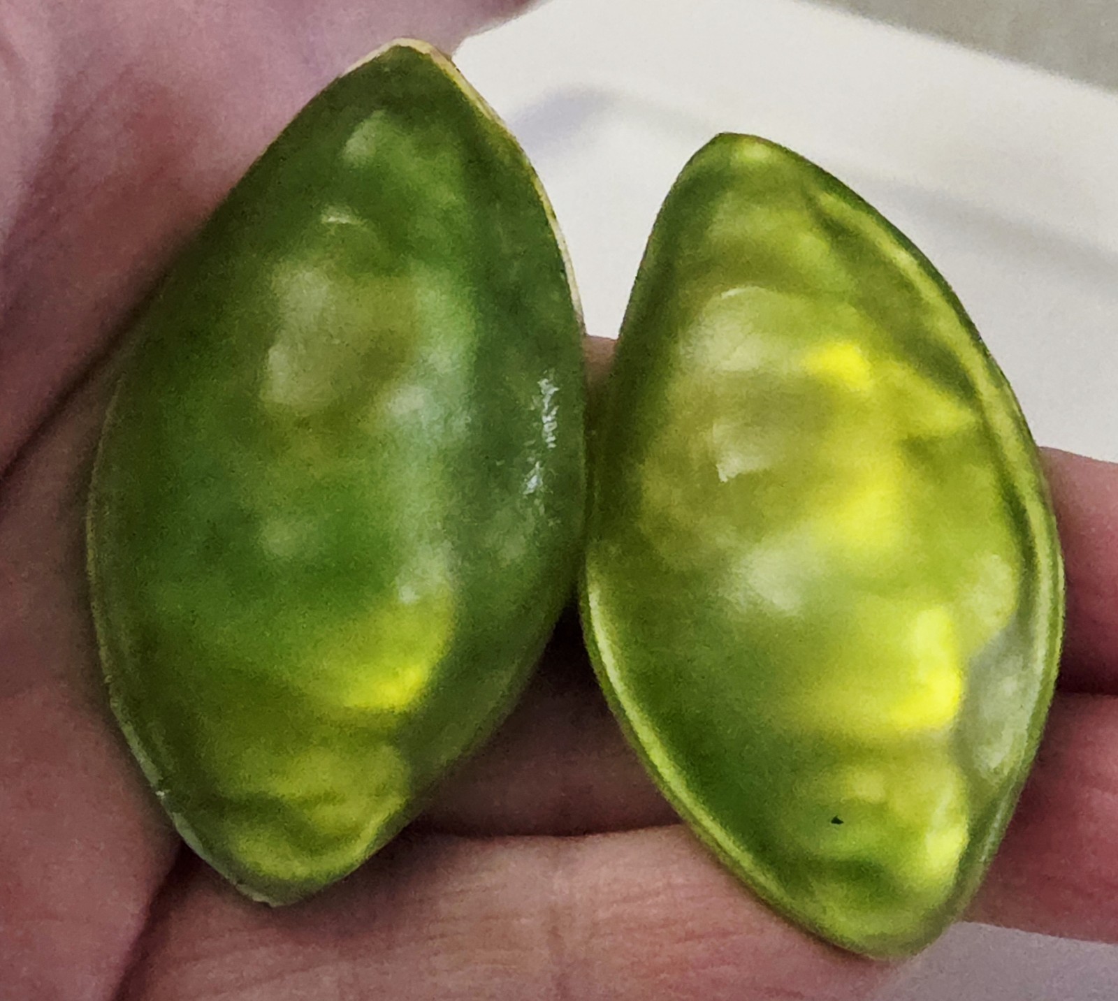 Vintage Large Statement Green Acrylic Plastic Glass Clip On Earrings 2″ x 1 1/4″