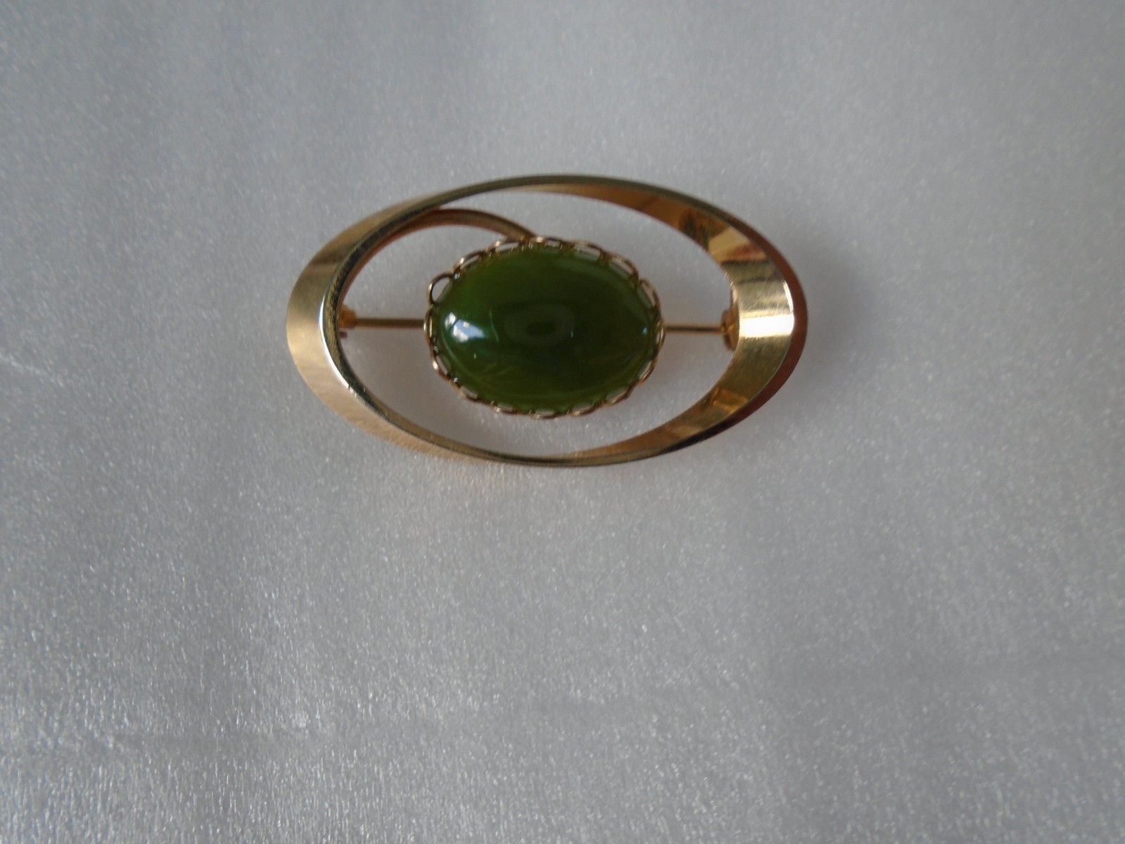 Vintage Jade Gold Tone Brooch Pin Classic
