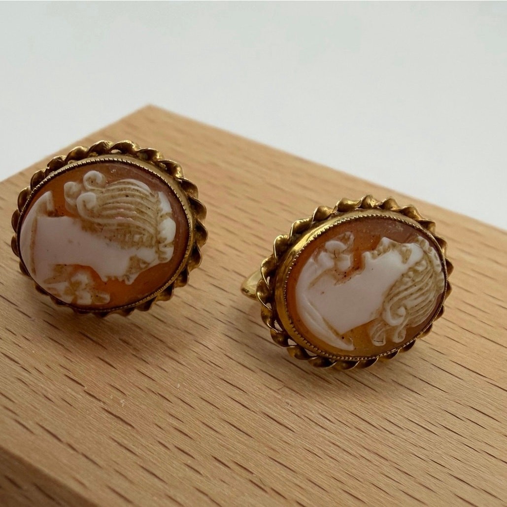 Vintage 10K Gold Cameo Screw Back Earrings Classical Lady Portrait Estate BDA