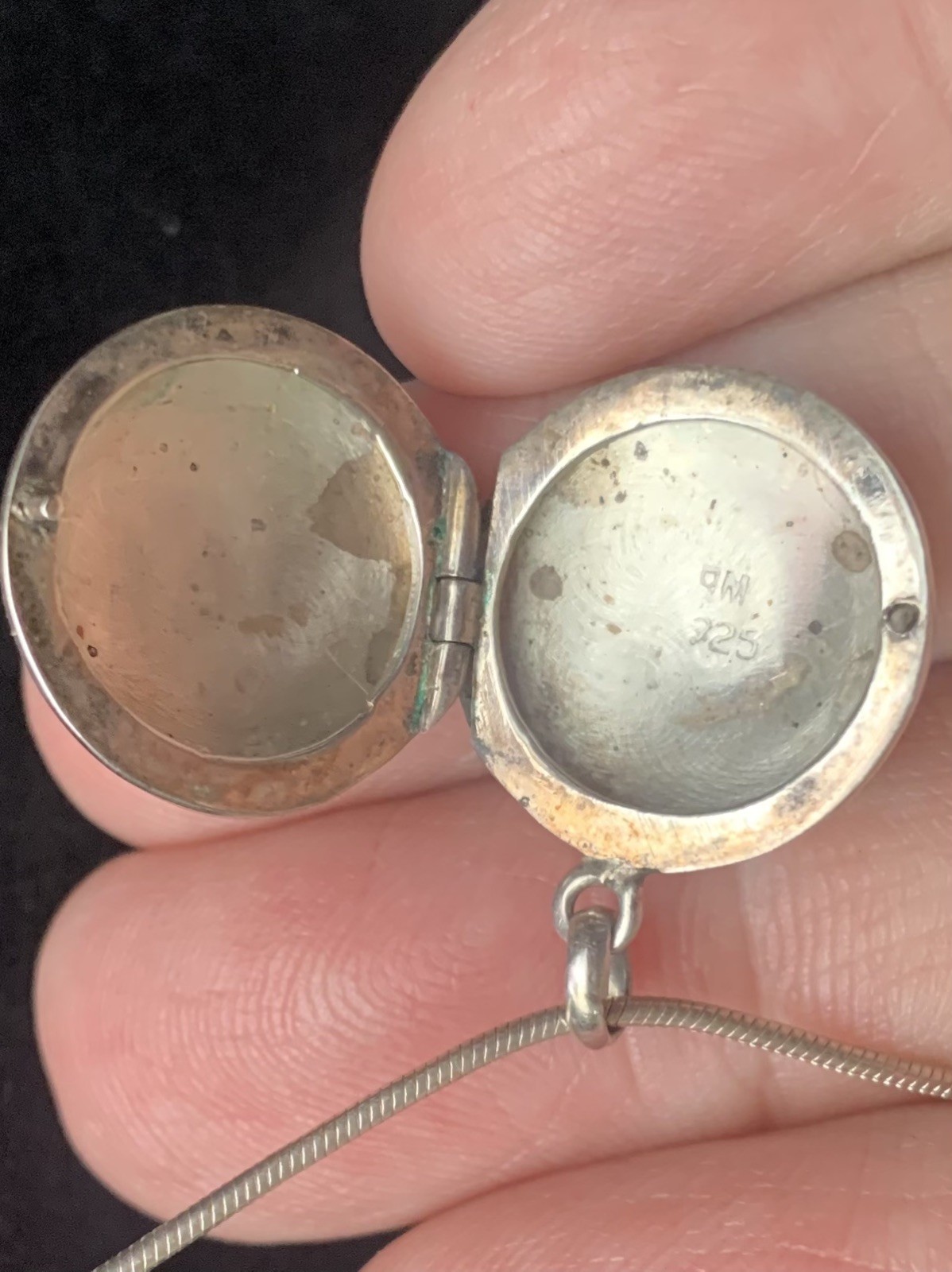 Vintage Sterling Silver 925 Round Engraved Locket Necklace INCLUDES 17” Chain