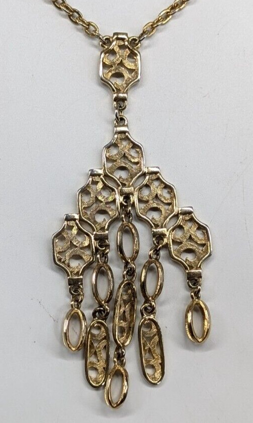 Vintage Gold Tone Dangle Openwork Pendant Statement Chain Necklace 20″ Long