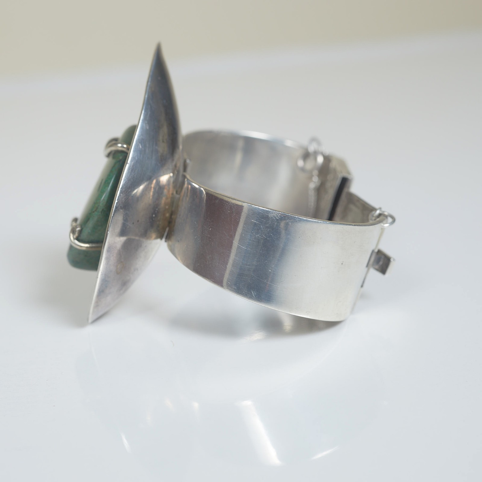 LOS CASTILLO Taxco 50s/60s Sterling Wide Bracelet Green Chalcedony 105g ca. 6.3″