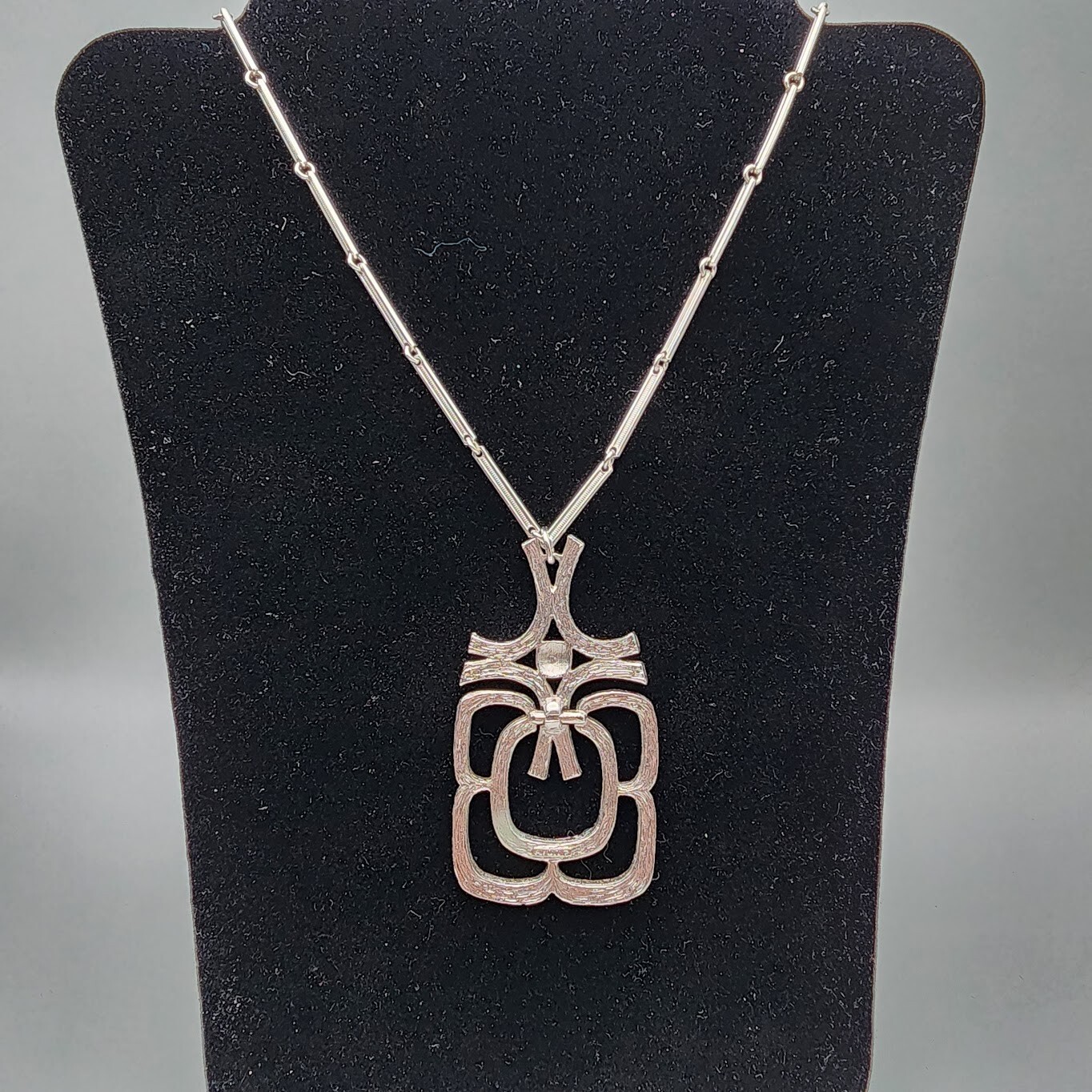 Vtg Mayan Articulated Pendant 1974 Avon Necklace Silver Tone Bar Link Chain