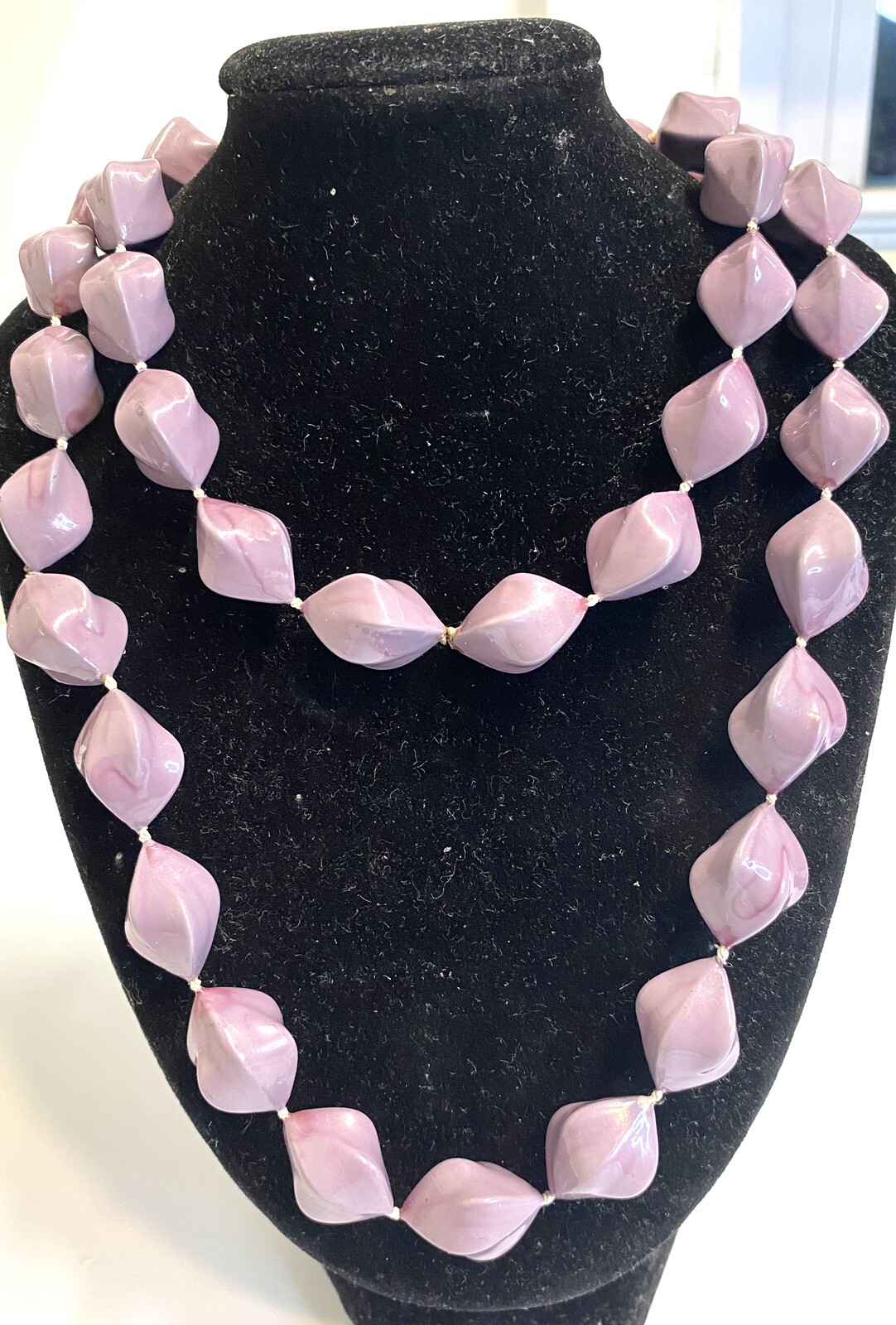 9.64 Vintage necklace, large plastic beads in lilac tone