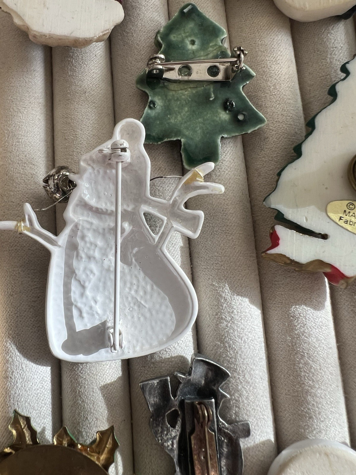 Vintage Christmas Brooch Lot 8pc Resin Metal Clay Snowman Tree Santa Heart 1990s