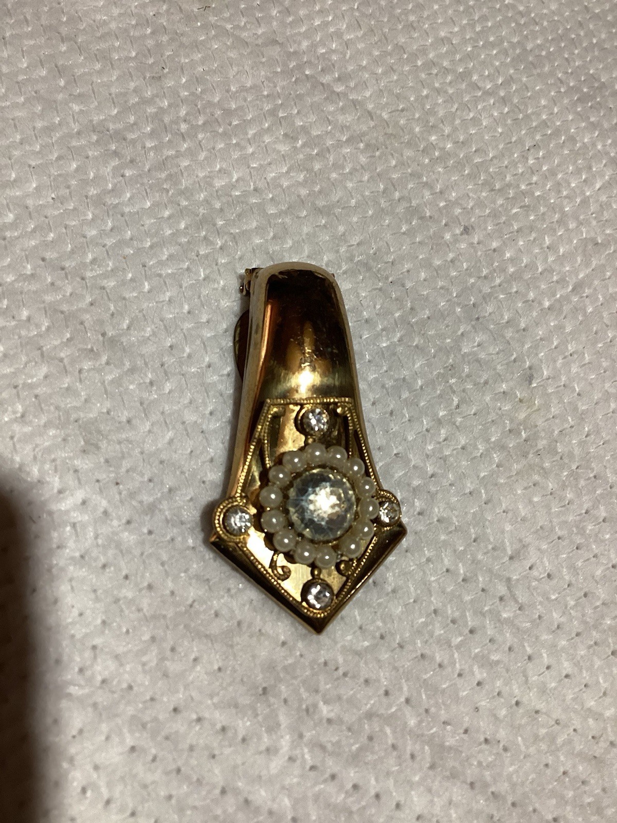 Vintage Gold Tone Fur Dress Clip With Faux Pears And Clear Rhinestones