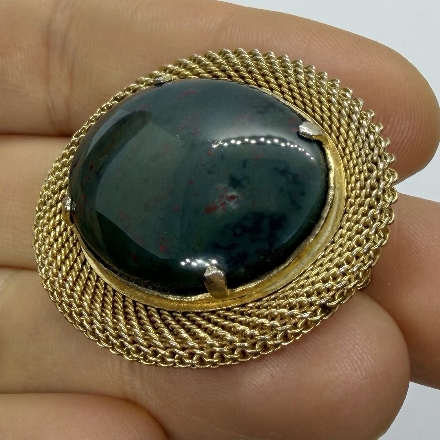Vtg Victorian Revival Bloodstone Cabochon Mesh Goldtone Oval Brooch Pin Green