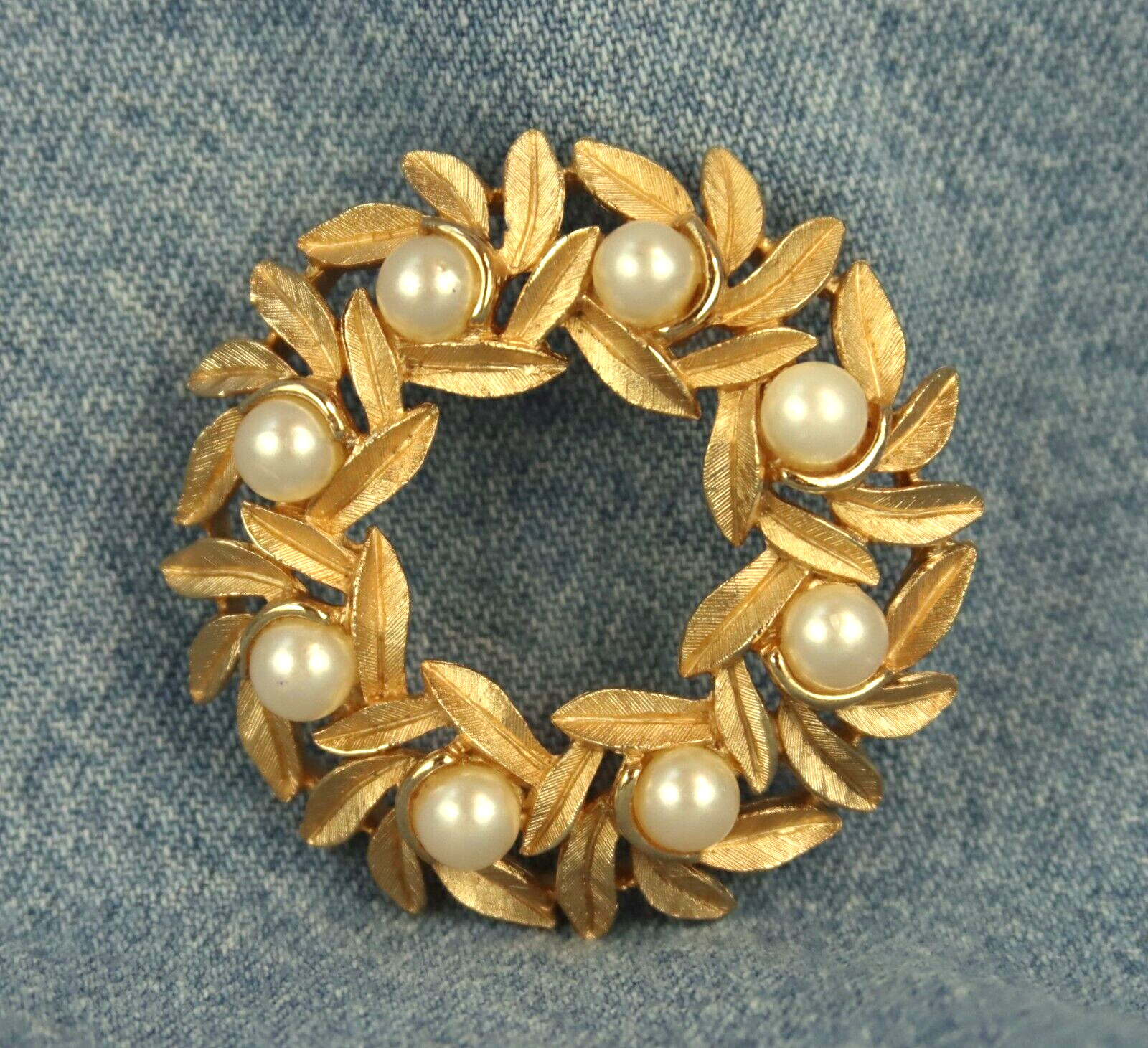 Vintage 1971 Avon Evening Creation Faux Pearl & Leaves Wreath Circle Pin Brooch