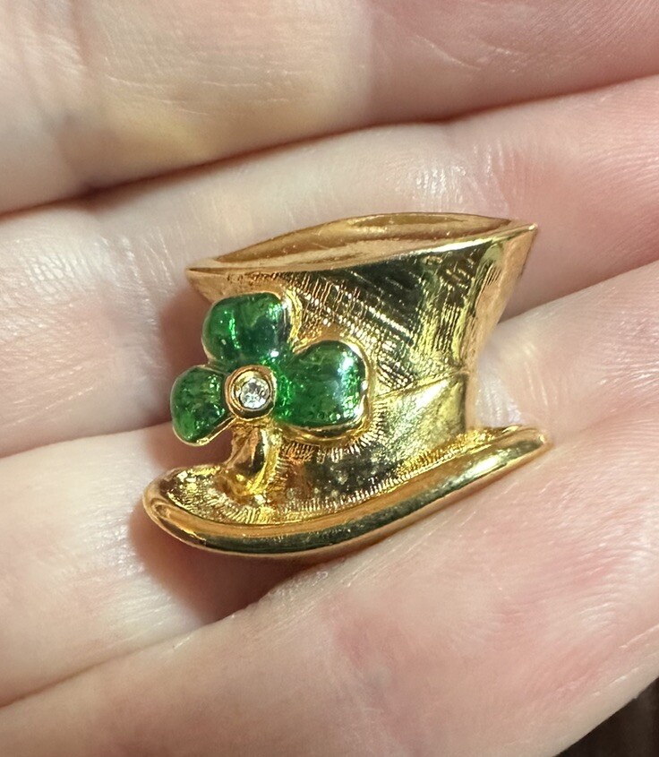 St Patricks Day Irish Shamrock Leprechaun Hat Enamel Pin Gold Tone Clover