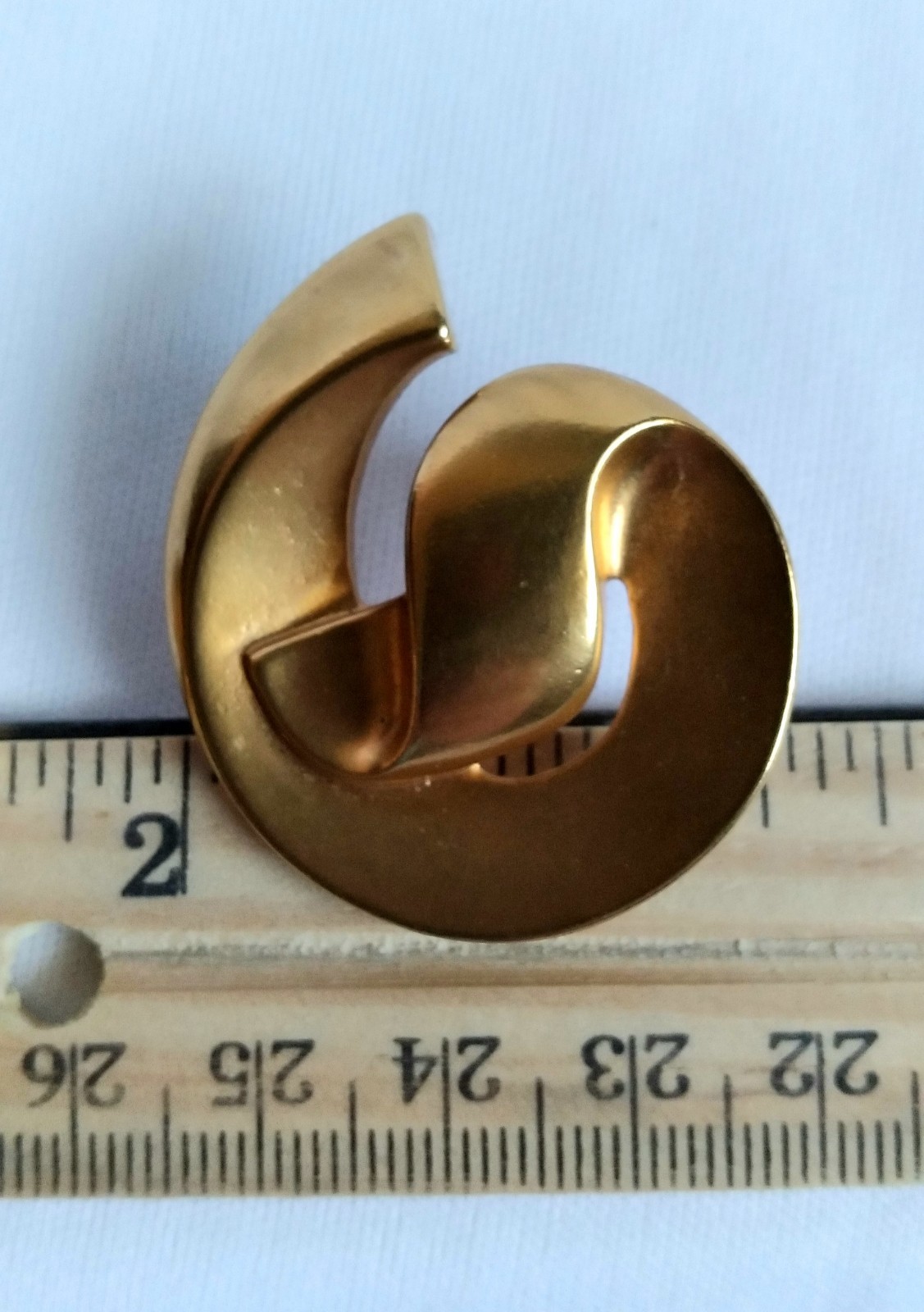 Vintage Round Swirl Ribbon Brushed Gold Tone Statement Earrings Pierced Ears