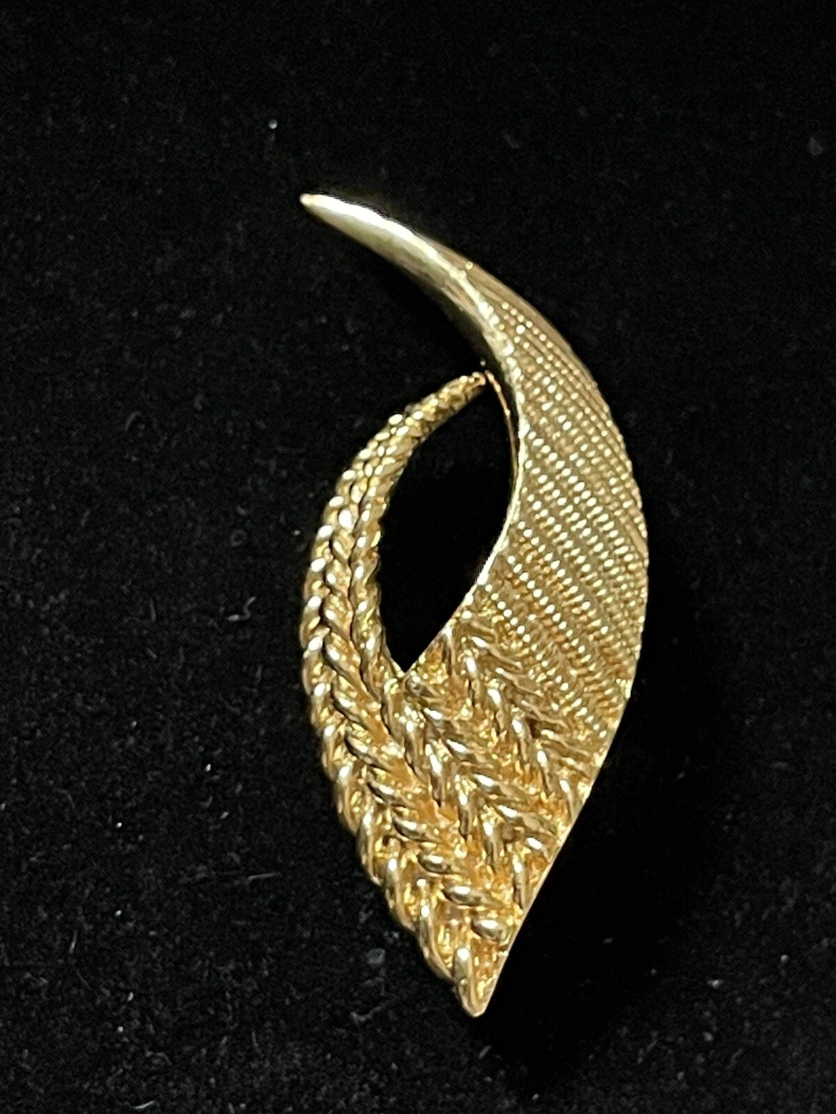 ORENA PARIS GOLD TONE BROOCH ESTATE PURCHASE