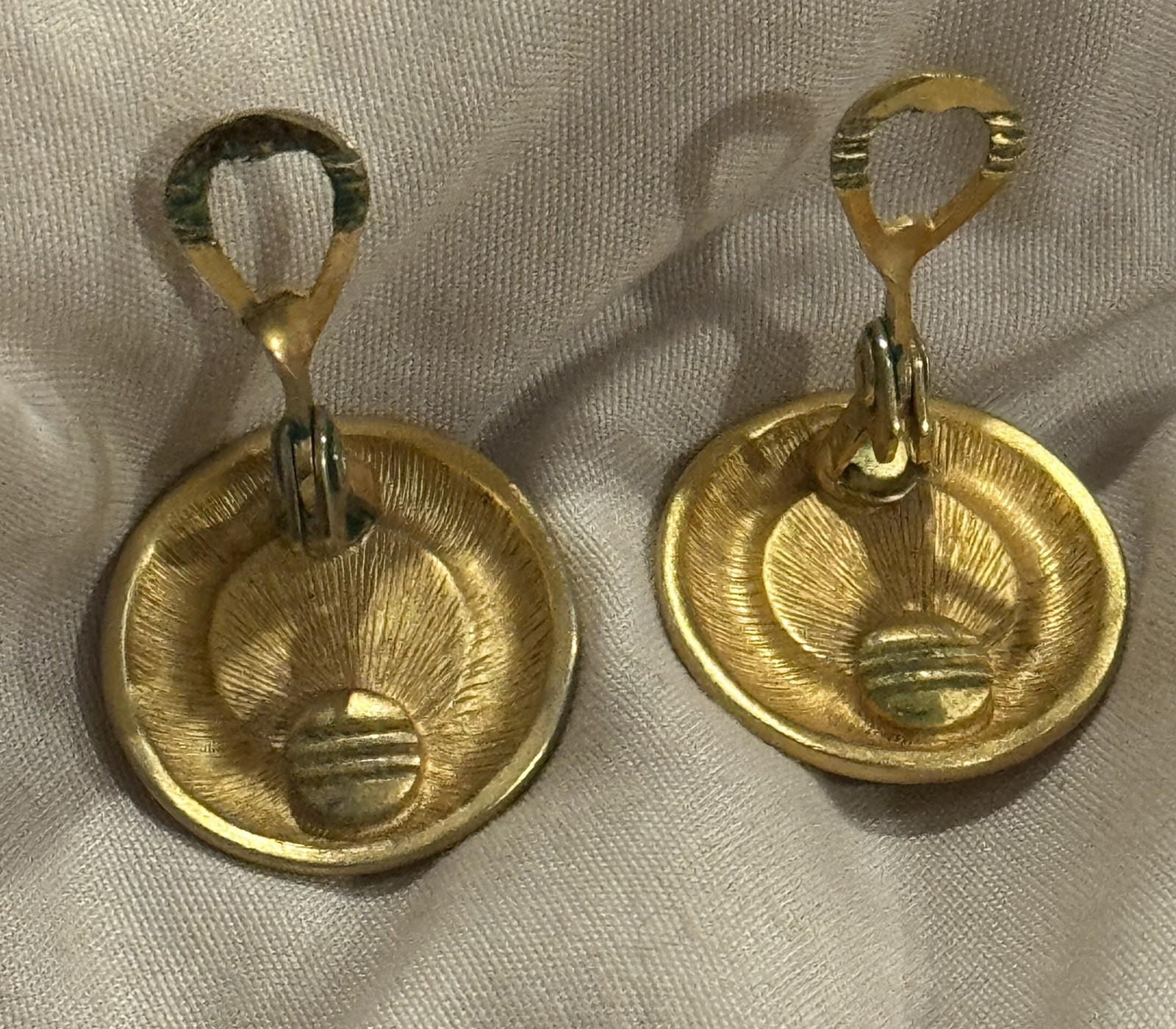 Monet Vintage Redish Brown & Gold Circle Clip On Earrings