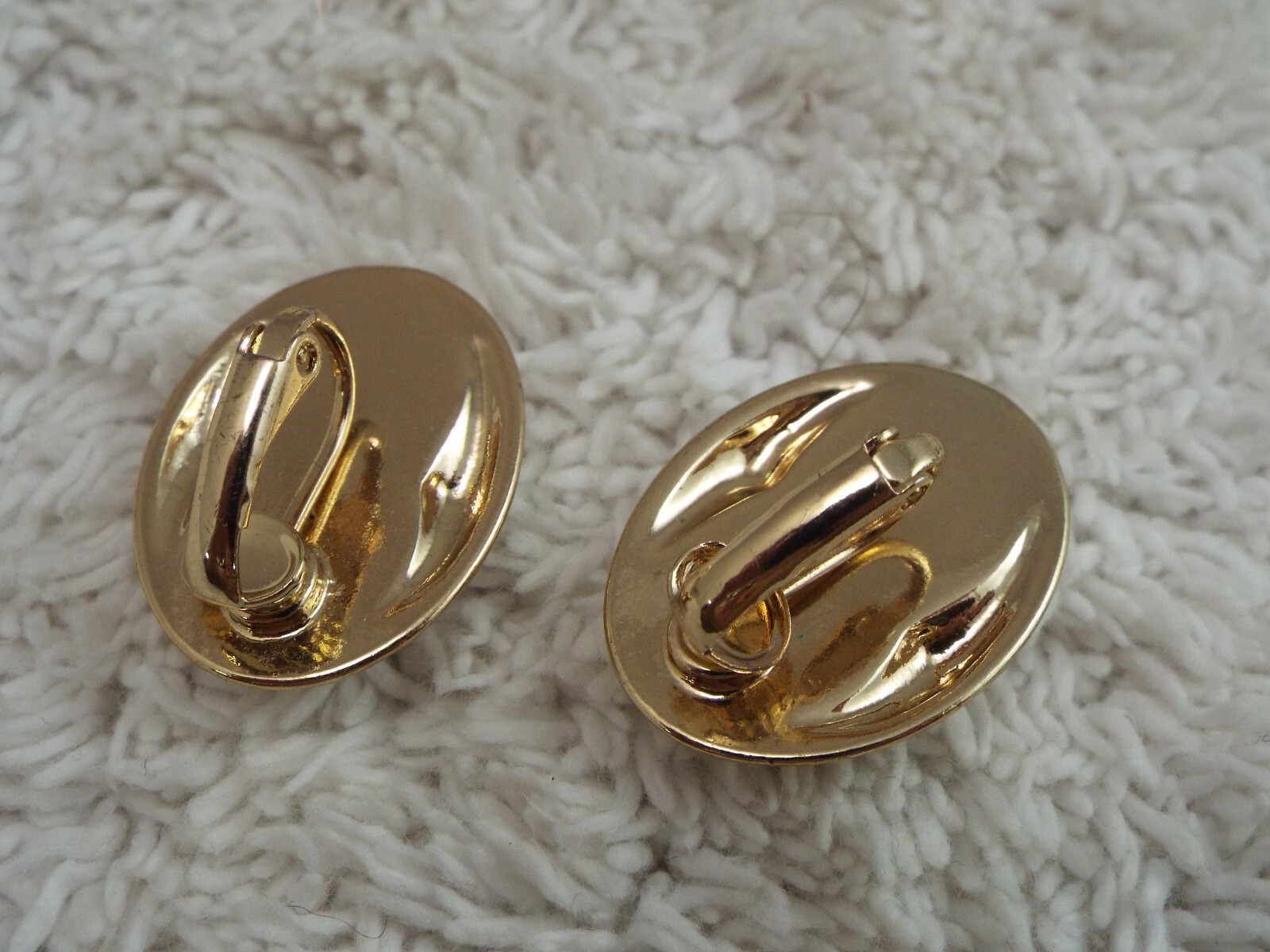 Goldtone Silvertone Button Clip-on Earrings (A53)