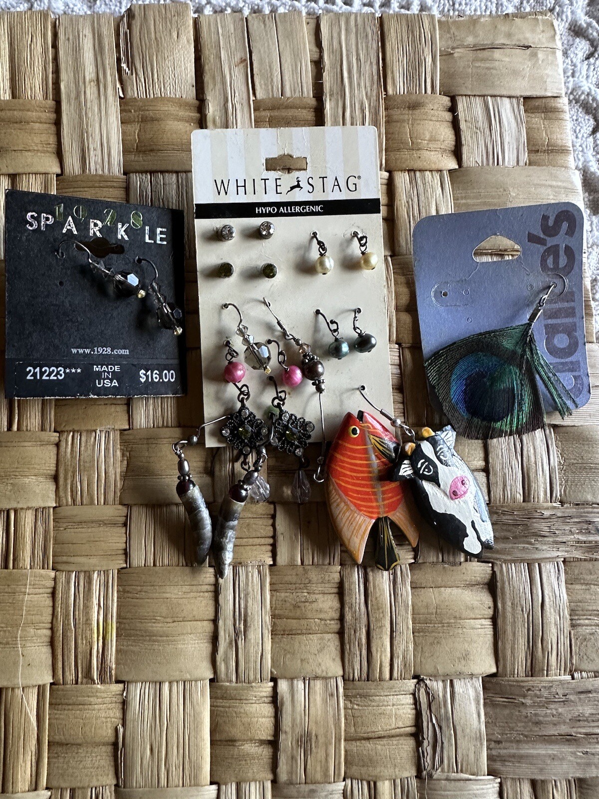 L@@K Vintage White Stag Etc. Sparkle Fun Earrings Feed Rescue Horses Hay / Feed