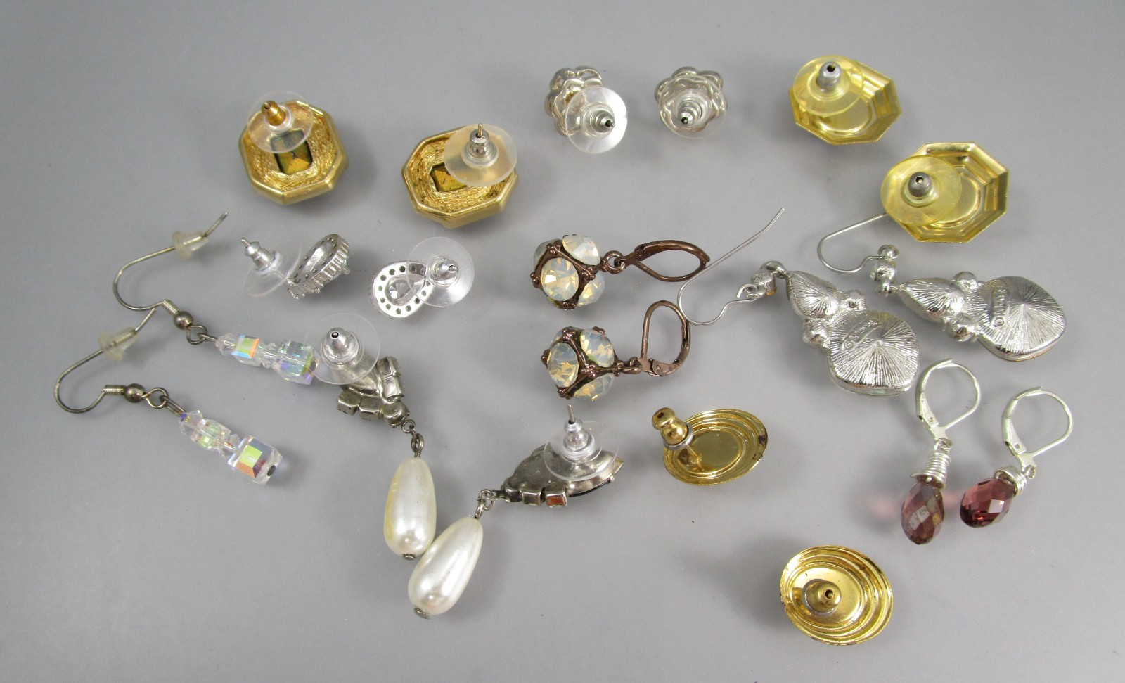 Vtg Mod Varying Colors & Multi Styles LOT of 10 Post Pierced Earrings 177M
