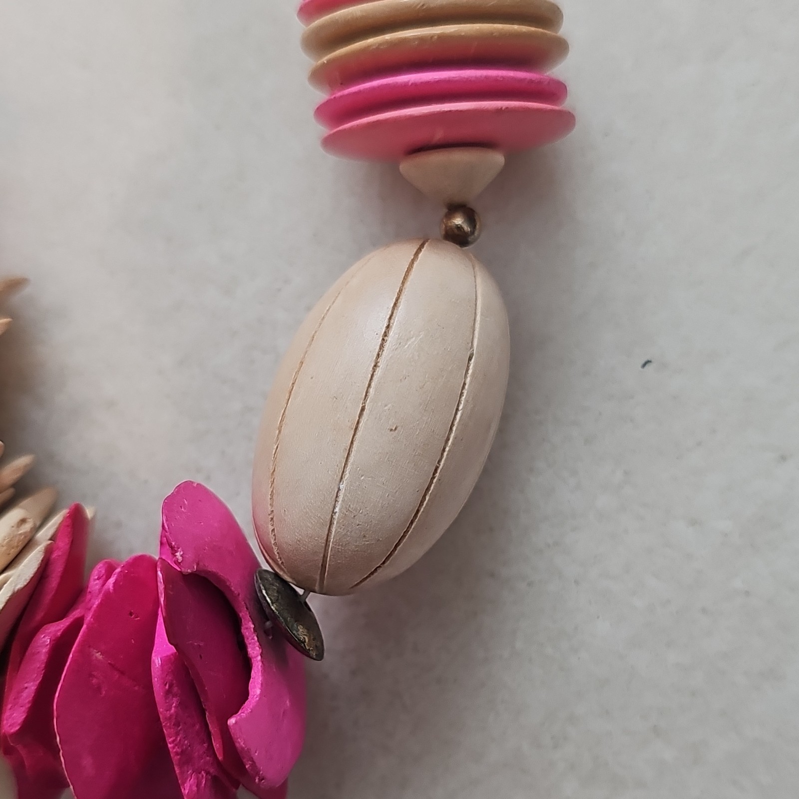 Pink Beige White Shell Beaded Statement Necklace Oval Shell Ball/Bead 19-24″