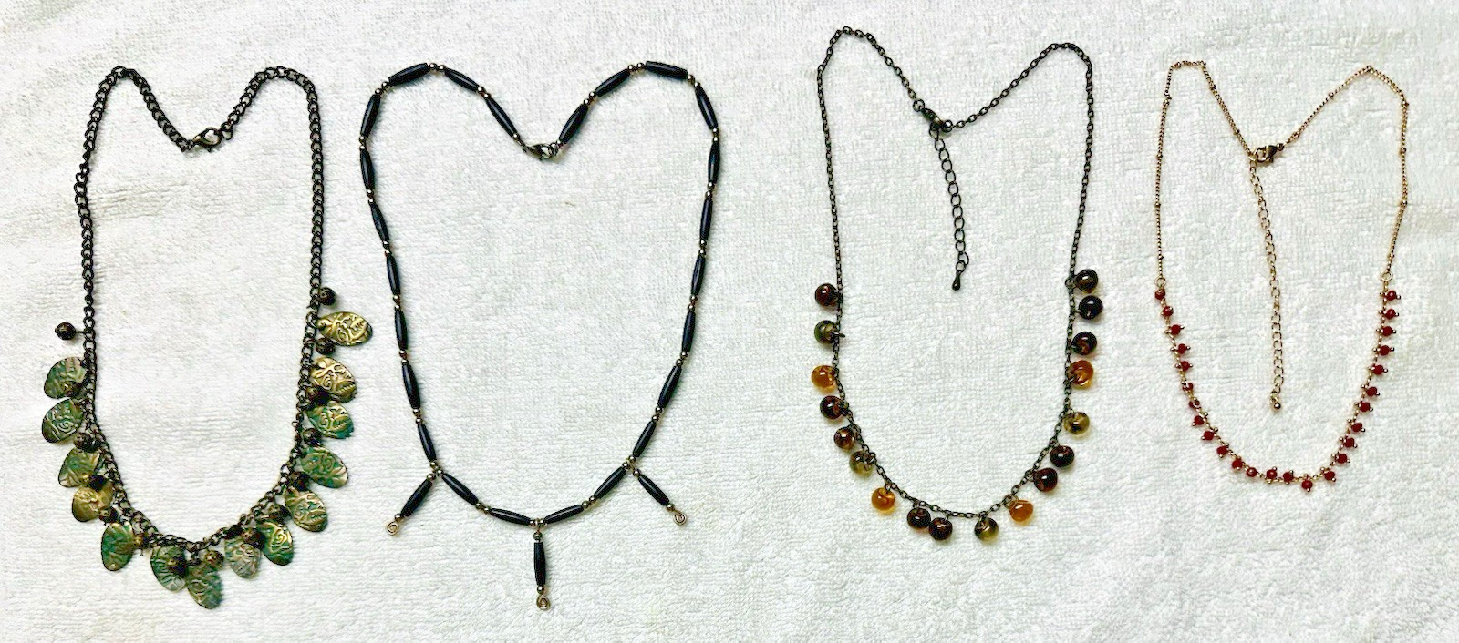 4 Collar Necklace Lot Green Black Red Gold Bead Dangles n0273