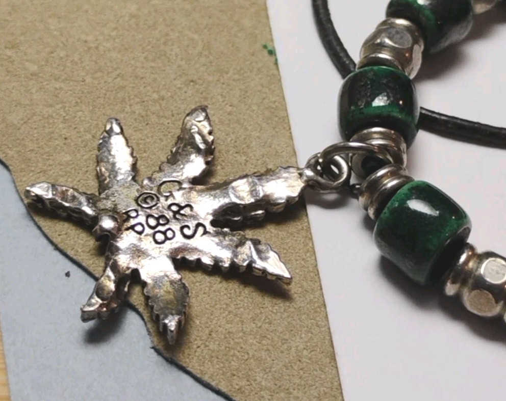 Vtg HEMP/CANNABIS Charm/Pendant Necklace, 20″ Silver Tone, Green Ceramic Beads!
