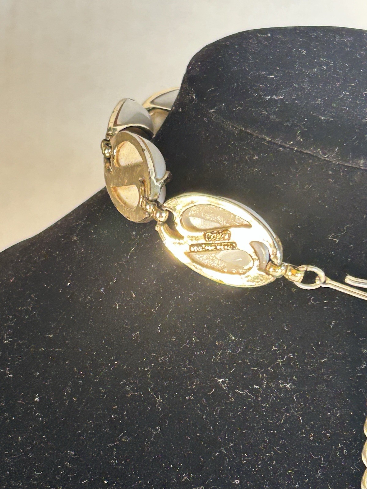 Vintage Coro Choker Rain Tear Drop Necklace White and Goldtone Chain Hook Closer