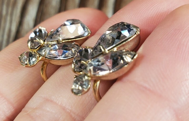 Screwback Earrings Light Purple Cluster prong Set Rhinestones Gold Tone Vintage
