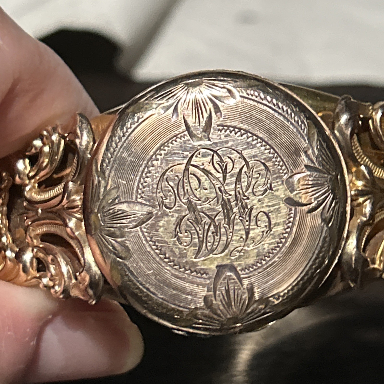 ANTIQUE 44g NOUVEAU 1/20 GOLD FILL E.M. Co HINGED PHOTO LOCKET BANGLE BRACELET
