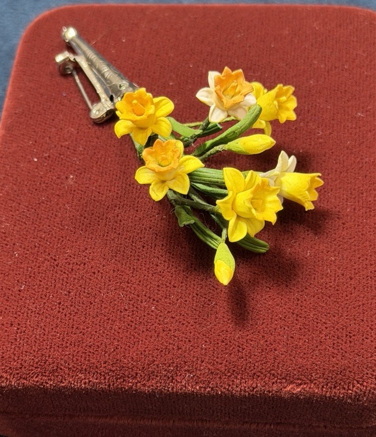 Vintage Daffodil Flower Brooch Pin Bouquet Stems Yellow Silver Tone Fabric Metal