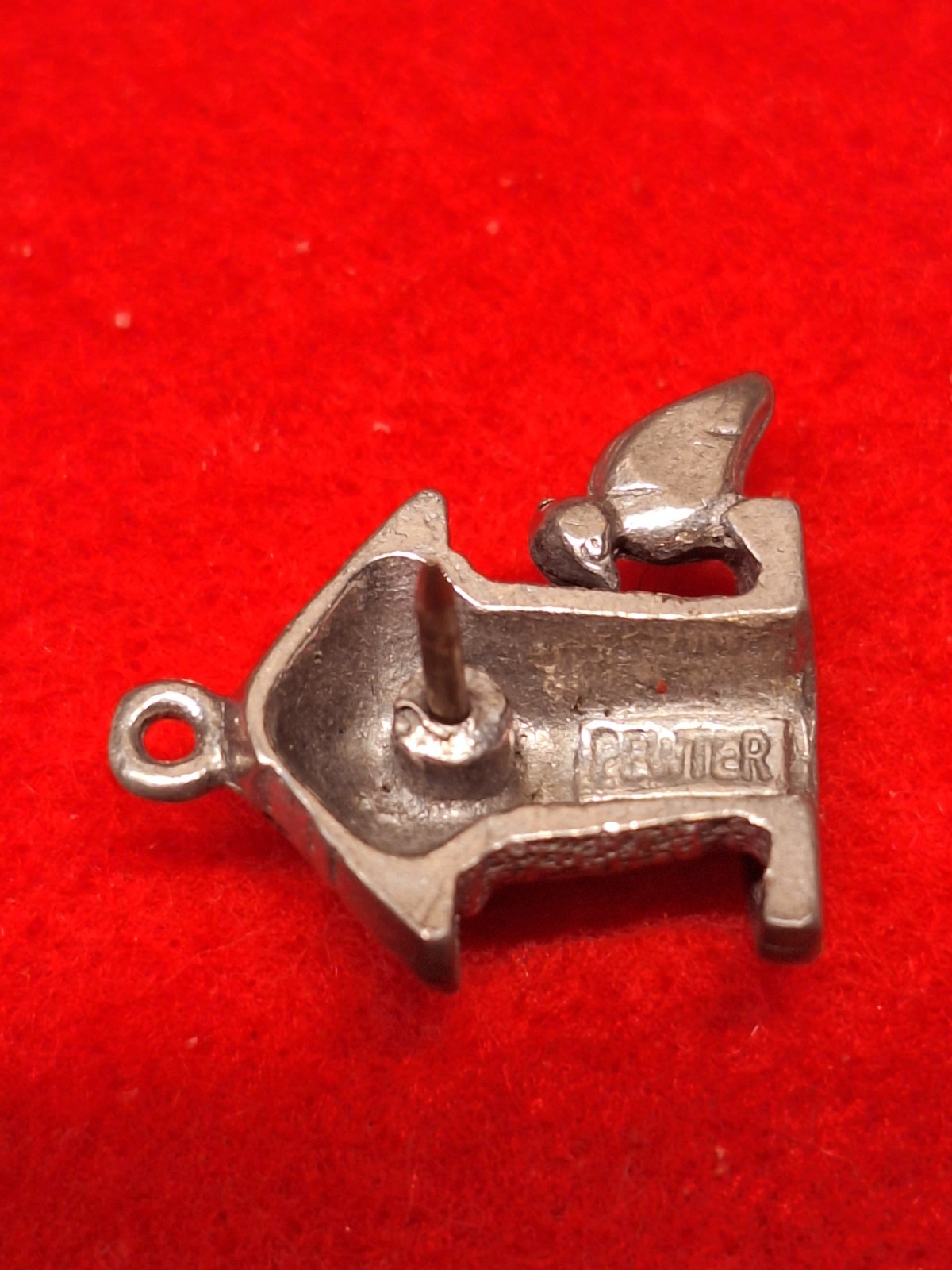 VINTAGE JIM CLIFT DESIGN BIRD AND FEEDER MADE OF PEWTER LAPEL PIN