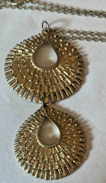 Vintage Two-Tiered Brutalist Gold Tone Pendant Necklace With Lobster Claw Clasp